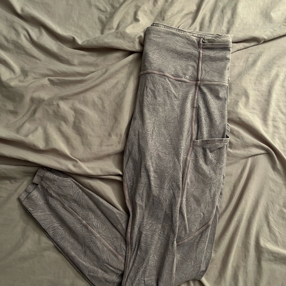 Lululemon Fast and Free - Picture 2 of 3